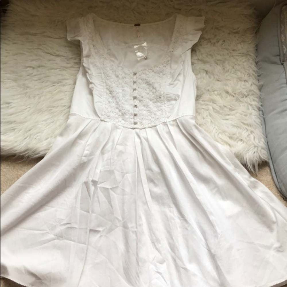 🌈Free People PRISCILLA WHITE CROCHET DRESS 🎉HOST PICK🥳 NWT - Picture 2 of 8